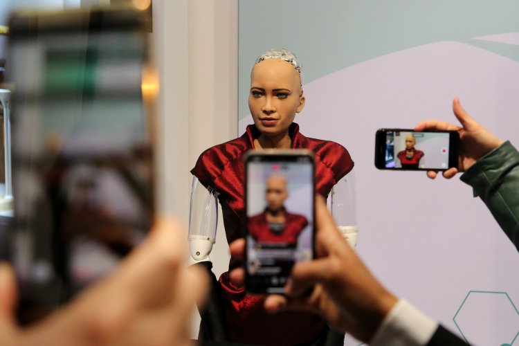 Humanoid Robot Sophia Becomes Metaverse's "AI Being" At NFT Auction